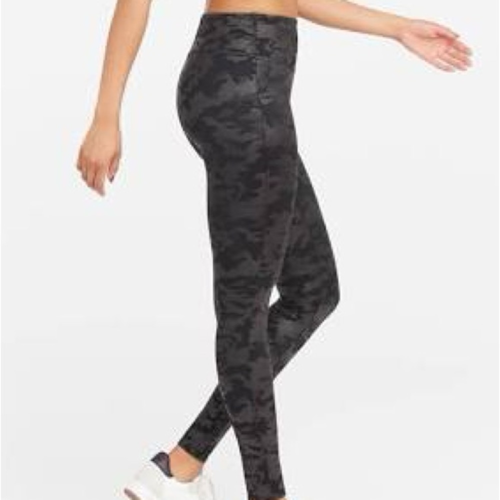 Spanx coated leggings, M
